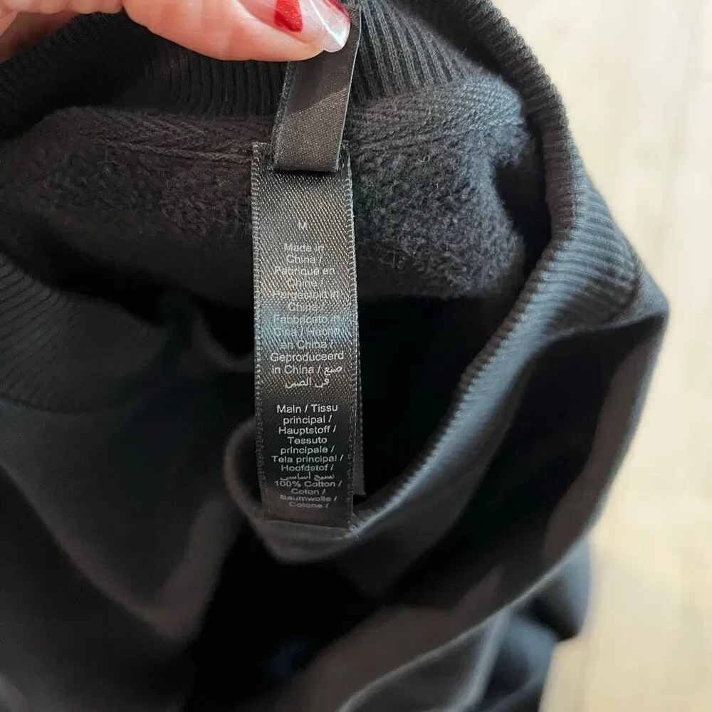 Skims women’s black sweater size M